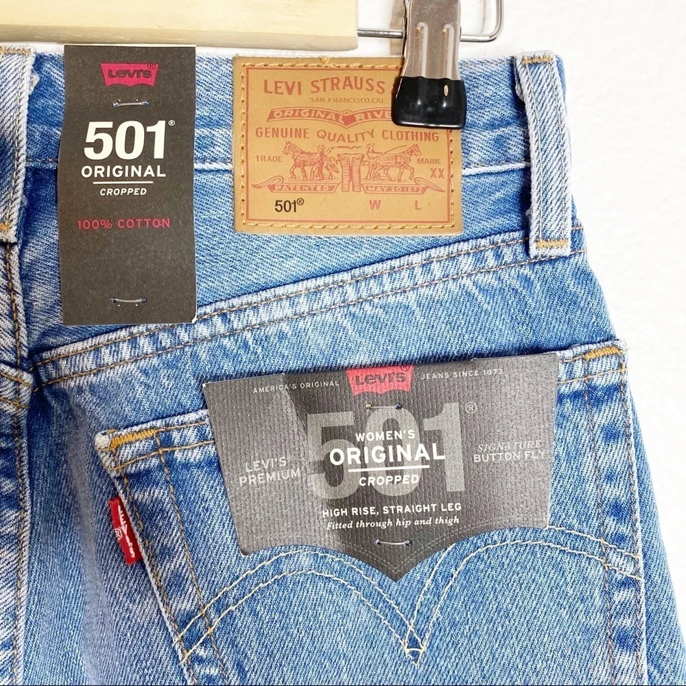 Levi’s- High Waisted 501 Crop Jeans in Full Stop Size 25